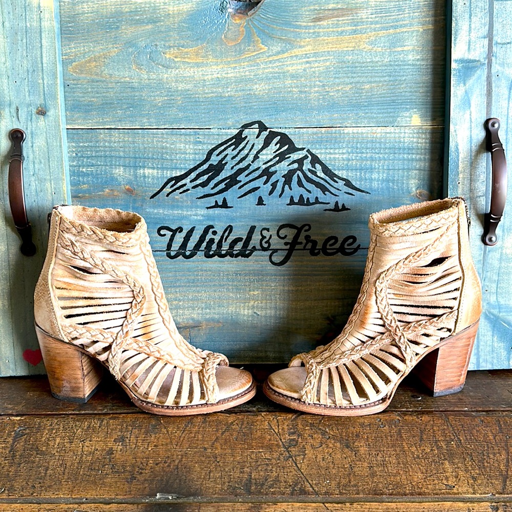 Bella Taupe Leather - Freebird by Steven size 8